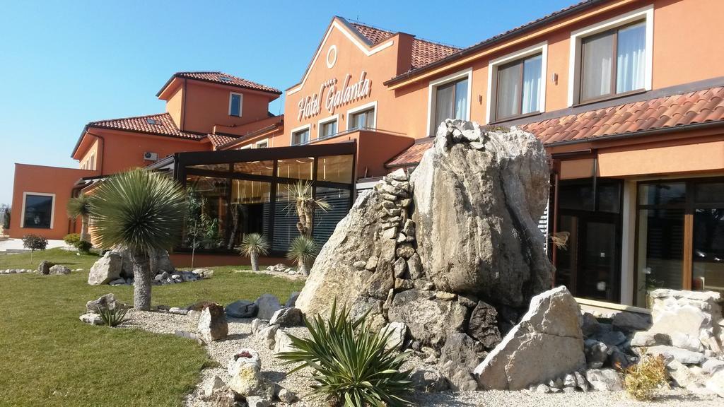 Hotel Galanta Galanta